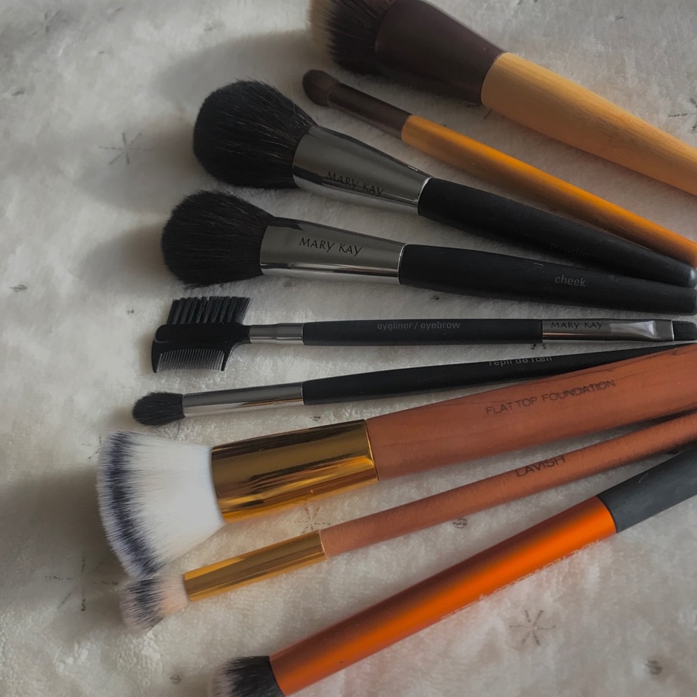 Makeup brushes